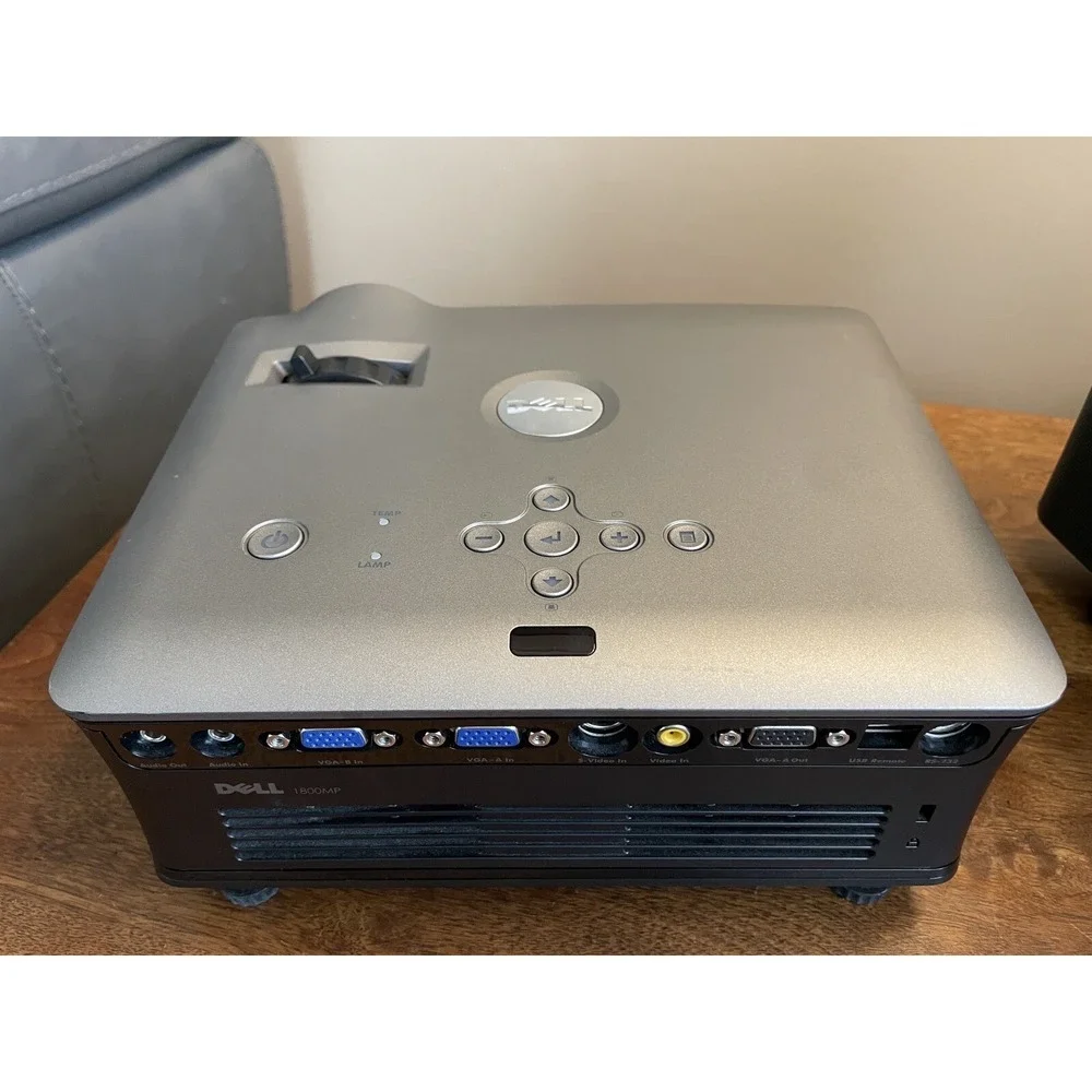 Dell 1800MP DLP Projector 3x Power Cords,‎ Remote, Cable, Carry Case